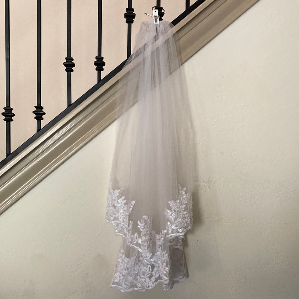 Ivory Fingertip Length Veil Lace Bottom Bride Bridal Wedding